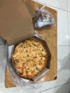 Nhân viên giao hàng đau khổ vì bị khách hàng 'bom' pizza