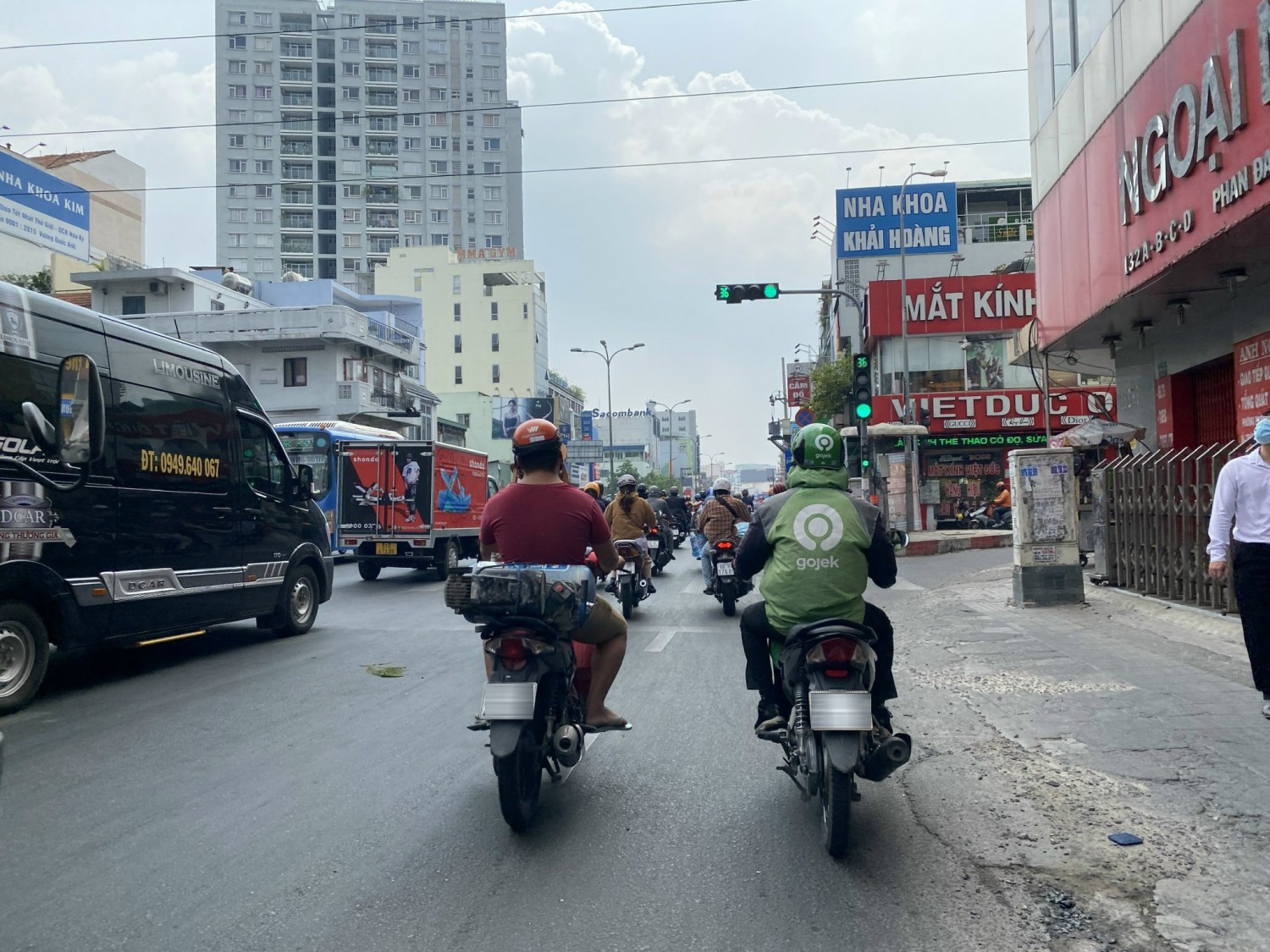 Công ty giao hàng Ninja Van triển khai chương trình 'gói hàng diệu kỳ' (2)