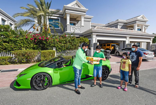 Giao hàng xoài bằng siêu xe Lamborghini ở Dubai 1