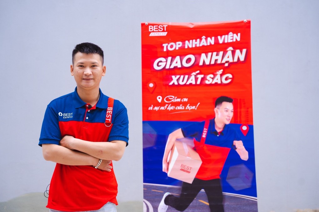 Hai anh em ruột cùng làm shipper giao hàng cho BEST Express