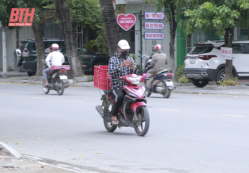 Nghề giao hàng và nguy cơ mất an toàn giao thông