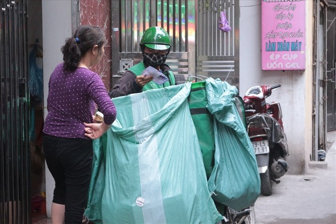 Nhân viên giao hàng và những chiêu trò lừa đảo cần tránh